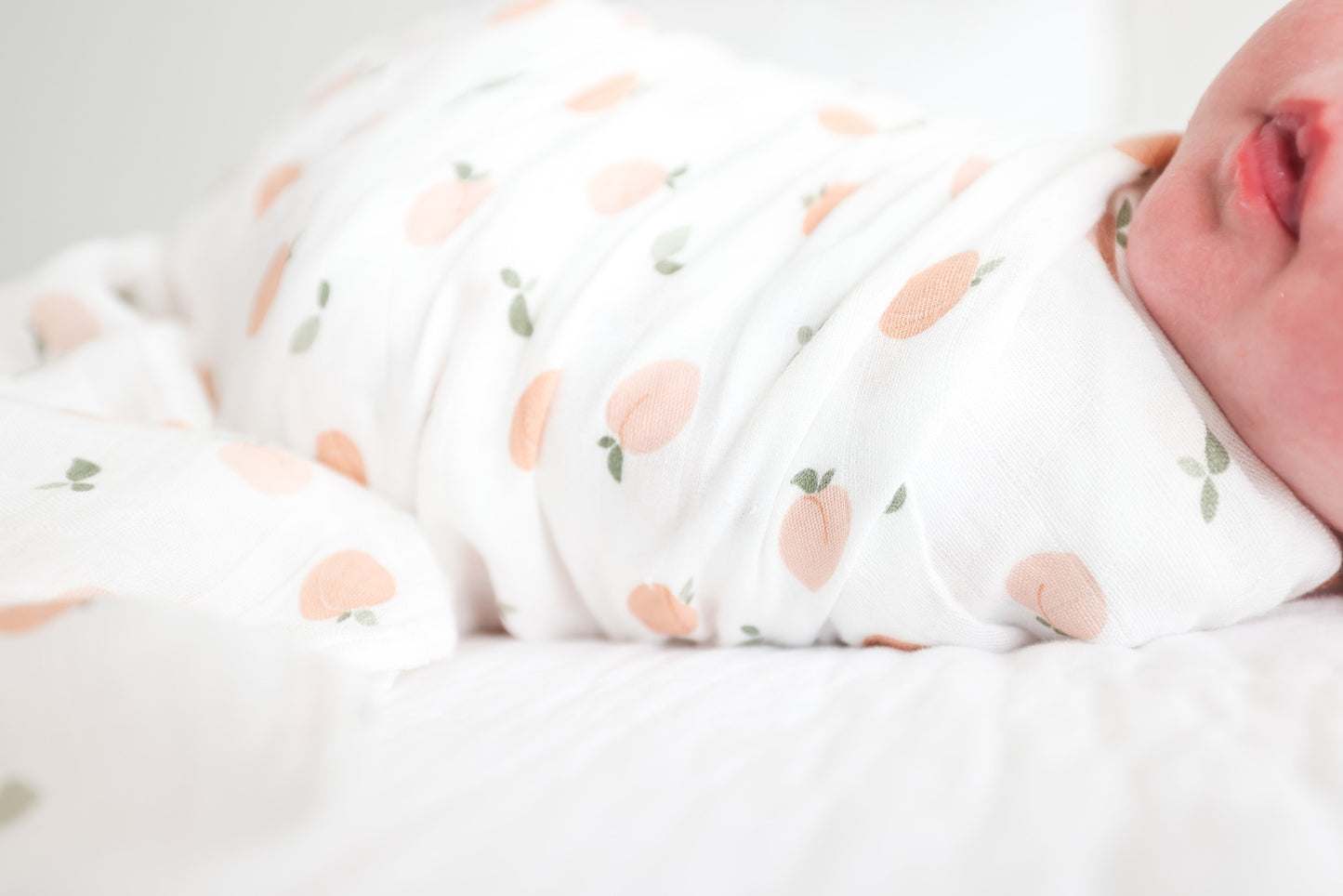 Lulujo Cotton Swaddle | Peaches