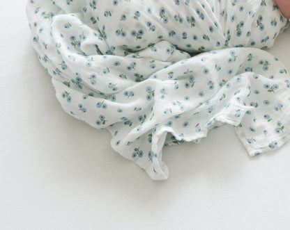 Lulujo Cotton Swaddle | Blueberries